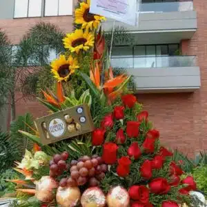 Floristeria Medellin Floristería en Medellín | Nuestra floristería ofrece todo tipo de arreglos florales con una excelente calidad, una tendencia innovadora, y contiene excelente calidad. Floristeria Flor de Loto Medellin- floristerias Medellin realizamos arreglos florales con flores hermosas y con nuestro estilo distintivo que simboliza lo que para nosotros es el buen servicio. Floristerias en Medellin Colombia ➤ Entrega de Flores y Regalos el Mismo Día ✔️ Satisfacción Garantizada ✔️ Pago Seguro ✔️ Pide Ya! ☎️ 3206214907 Floristería en Medellín. Encuentra el detalle ideal para esa persona que tanto amas y demuestra todo lo que sientes. floristería en Medellín floristerias en medellin - Floristería Flor de Loto Medellin .
